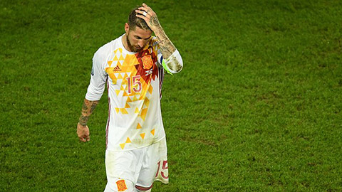 Croatia 2-1 Tây Ban Nha: Ramos trượt penalty, TBN mất ngôi đầu tai hại