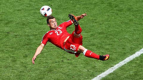 Shaqiri lập tuyệt phẩm xe đạp chổng ngược vào lưới Ba Lan