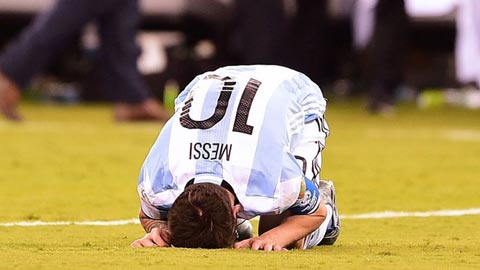 Nỗi buồn vô hạn của Messi khi sút hỏng pen và Argentina thua trận