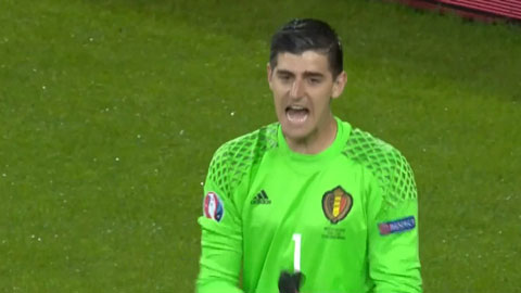 Phản xạ xuất thần của Courtois trong trận đấu với Xứ Wales