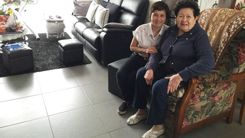 Phóng viên báo Bóng đá phỏng vấn bà nội tiền vệ Cabaye