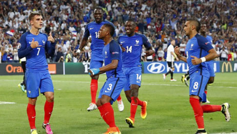 Griezmann ăn mừng giống huyền thoại Ronaldinho 