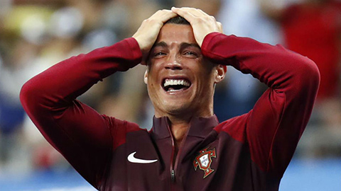Chung kết EURO: Sau 12 năm, Ronaldo lại khóc