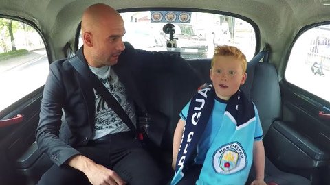  Fan nhí Man City sửng sốt vì được đích thân HLV Pep Guardiola tiếp chuyện