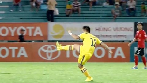 2 pha chuyền dài thần thánh thành bàn của nhạc trưởng mới SLNA