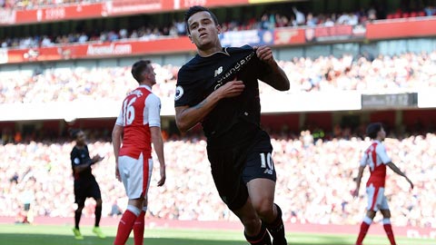 Cú sút phạt tuyệt đẹp của Coutinho vào lưới Petr Cech