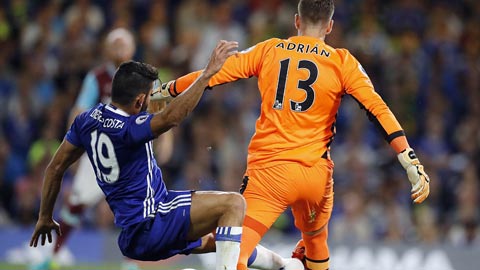 Đạp chân đối phương thô thiển, Costa thoát thẻ đỏ