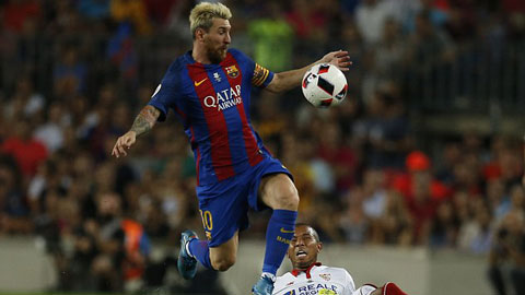 Messi chọc khe chính xác đến từng centimet