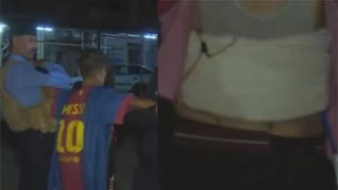 Chú bé IS giấu bom trong áo Messi 