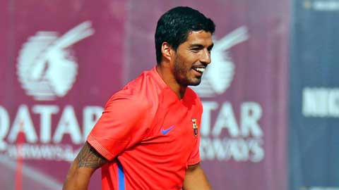 Không thể tin nổi bàn thắng của Suarez trên sân tập