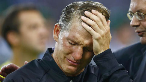 Schweinsteiger bật khóc trong trận chia tay ĐT Đức