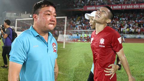 HLV Trương Việt Hoàng và các cầu thủ khóc khi  Hải Phòng không thể vô địch
