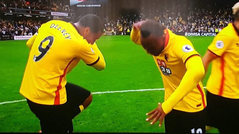 Sao Watford nhái điệu ăn mừng của Pogba để châm biếm cầu thủ này
