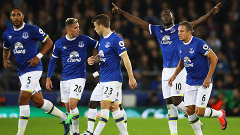 Lukaku ghi bàn đẹp mắt, Everton vẫn phải chia điểm