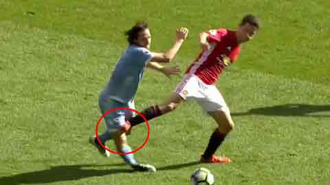 Ander Herrera suýt đạp gãy chân Joe Allen