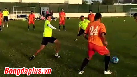 Thầy U19 Việt Nam bở hơi tai vì đá bóng ma với trò