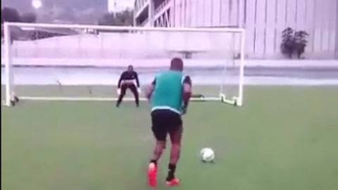 Pha đánh lạc hướng penalty bá đạo nhất