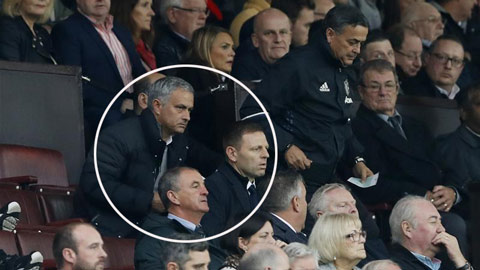 CĐV M.U chế giễu Mourinho sau khi bị truất quyền chỉ đạo