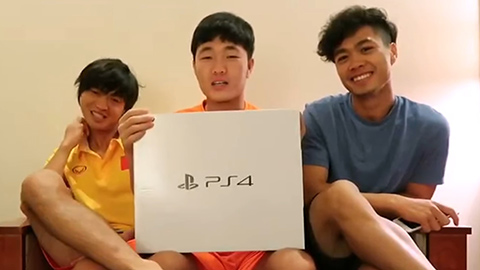 Tuấn Anh, Xuân Trường, Công Phượng tặng PS4 cho đàn em HA.GL 