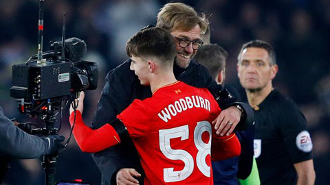 Woodburn trở thành cầu thủ trẻ nhất ghi bàn cho Liverpool