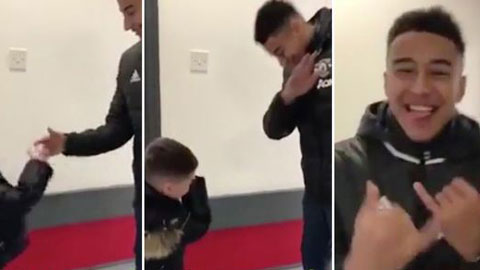 Jesse Lingard ăn mừng kiểu Dab với cậu cả nhà Rooney