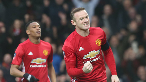 Rooney thi đấu thế nào trong ngày đi vào lịch sử M.U?