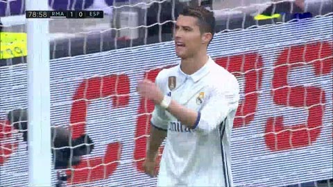 Ronaldo bực tức trước sự tham lam của đồng đội