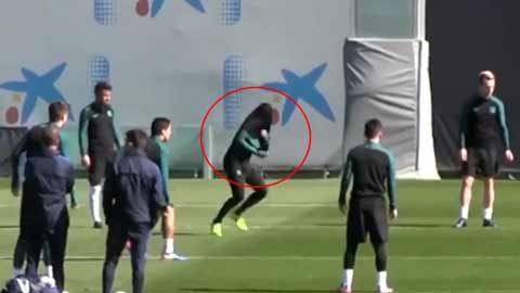 Không thể nhịn cười với hình ảnh này của Neymar trên sân tập