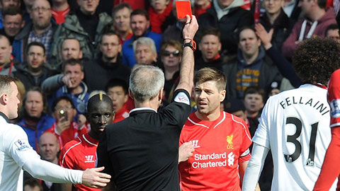 Ngày này 2 năm trước, Gerrard bị đuổi chỉ 40 giây sau khi vào sân