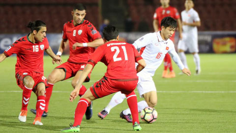 Công Phượng và những pha đi bóng khiến đối thủ vặn sống lưng