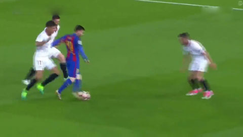 Messi vờn bóng biến 3 cầu thủ Sevilla thành gã hề