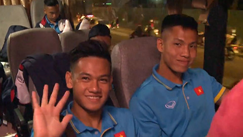 Tâm sự ít ai biết của ĐT U20 Việt Nam trên chuyến xe đêm đến Đức