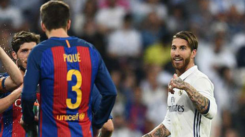 Ramos vỗ tay với trọng tài, chửi Pique sau khi bị đuổi