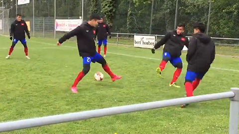 Em út U20 Việt Nam xỏ háng bất thành đồng đội ở Đức