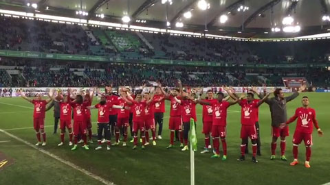 Bayern ăn mừng vô địch kiểu Viking