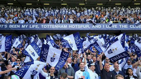 CĐV Tottenham tạo nên khung cảnh khó tin trong trận cuối tại White Hart Lane