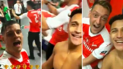 Sanchez và Oezil quẩy nhiệt tình trong phòng thay đồ
