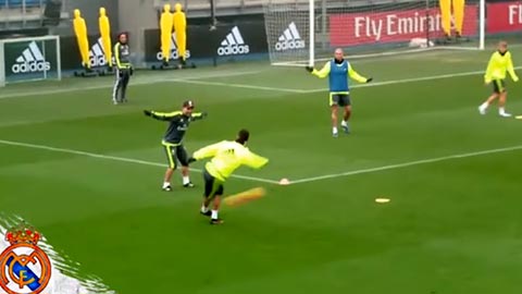 Ronaldo ghi bàn bằng tuyệt kỹ Rabona vào gôn tôm trên sân tập
