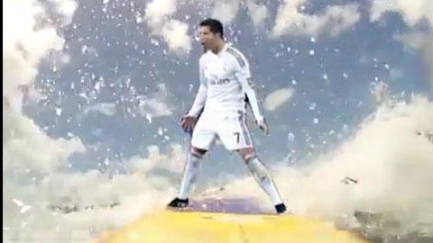 Siêu nhân Ronaldo sẵn sàng phá hủy mọi vật cản