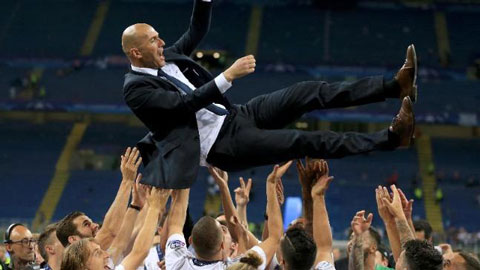 Zidane được học trò công kênh trước hàng vạn khán giả