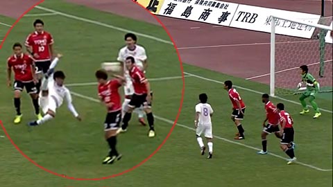 Cầu thủ hạng 3 Nhật tái hiện cú xe đạp chổng ngược của Rooney