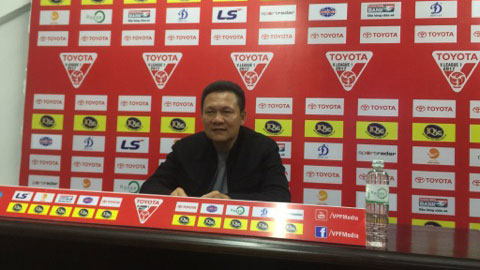 HLV HAGL nói gì về pha hỏng ăn không ngờ của Công Phượng?