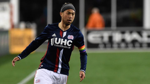 Lee Nguyễn cứu thua cho đội nhà ngay trên vạch vôi