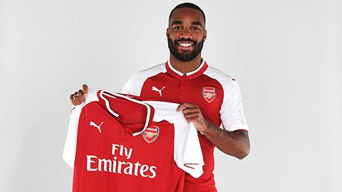 Ngày Lacazette ra mắt Arsenal