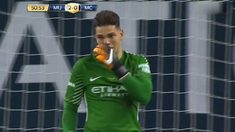 Rashford không thắng được Ederson (Man United 2-0 Man City)