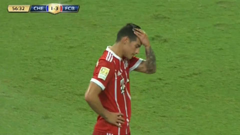 James Rodriguez đánh đầu chệch cột dọc (Chelsea 1-3 Bayern)