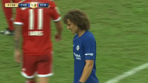 David Luiz sút trúng cột dọc (Chelsea 1-3 Bayern)