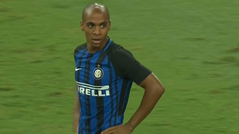 Joao Mario không thắng được Courtois (Chelsea 0-2 Inter)