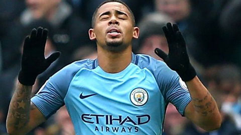 Gabriel Jesus bỏ lỡ chẳng khác gì Torres