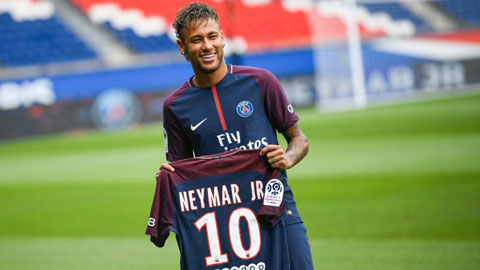 Neymar tươi rói ra mắt truyền thông và CĐV trên sân của PSG